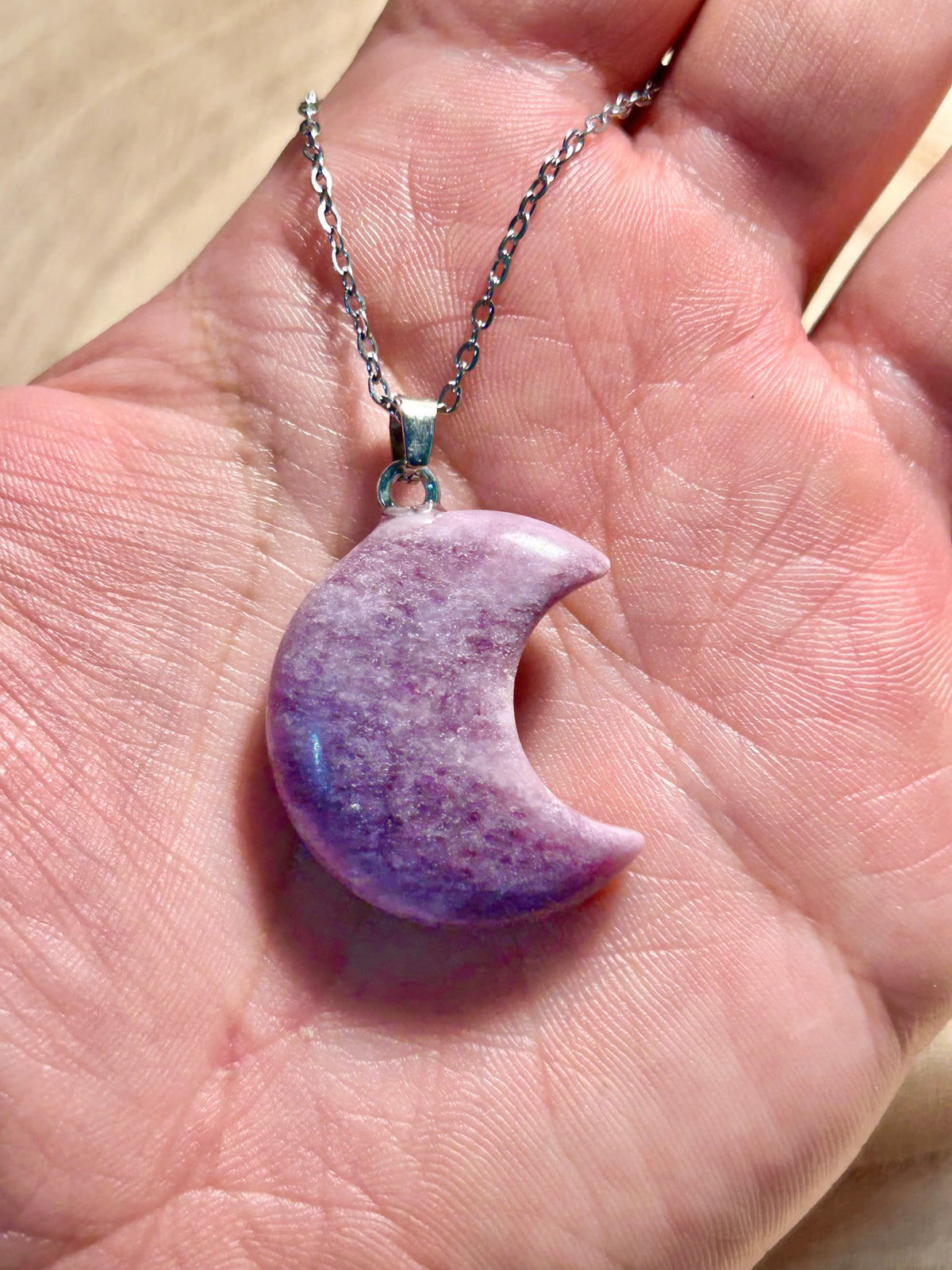 Ciondolo a luna in lepidolite