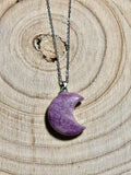 Ciondolo a luna in lepidolite