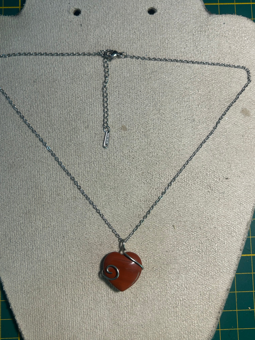 Collana con ciondolo in diaspro rosso cuore